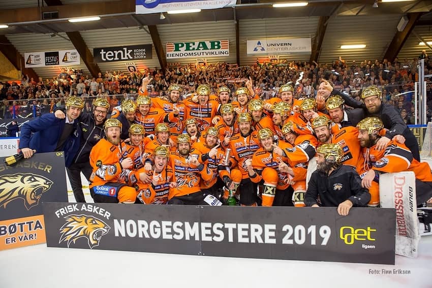 Fysioterapeut Akimi Asker med Frisk Asker 2019 NM gull